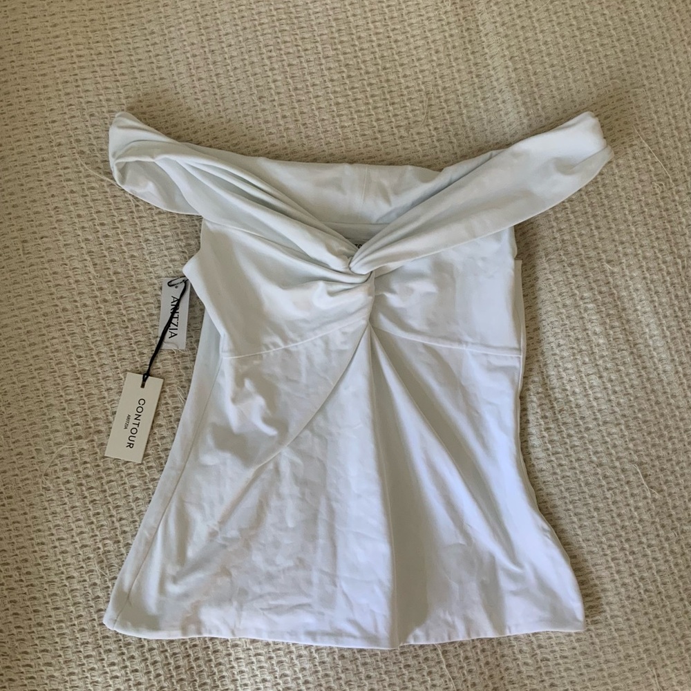 NWT Aritzia Contour Twist Off Shoulder White Top Babaton Blouse Going Out - Picture 2 of 8
